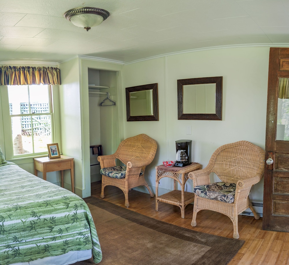 Hinckleys Dreamwood Cottages