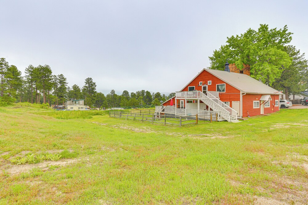 Walk to Ren Fest: Larkspur Farmhouse Hideaway