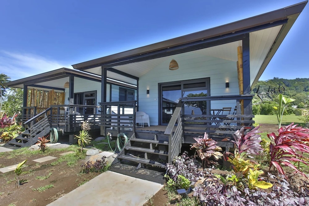 Sublime Tahiti Beach Retreat