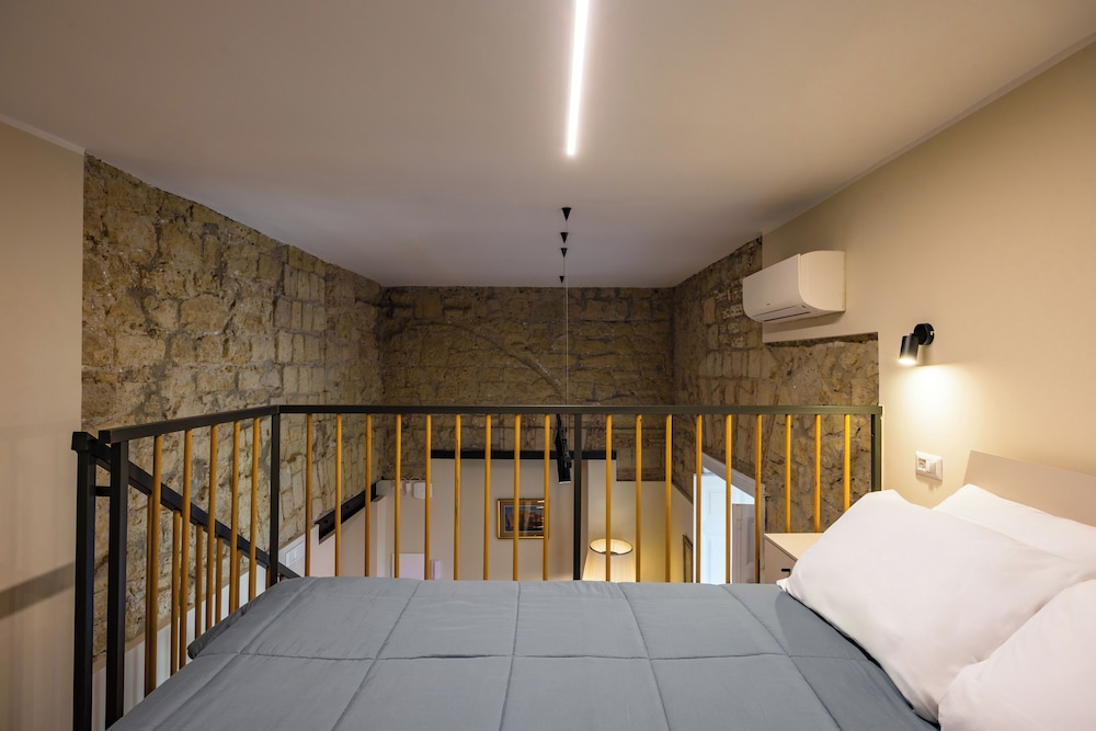 La Pinacoteca Aparthotel by NapoliApartments