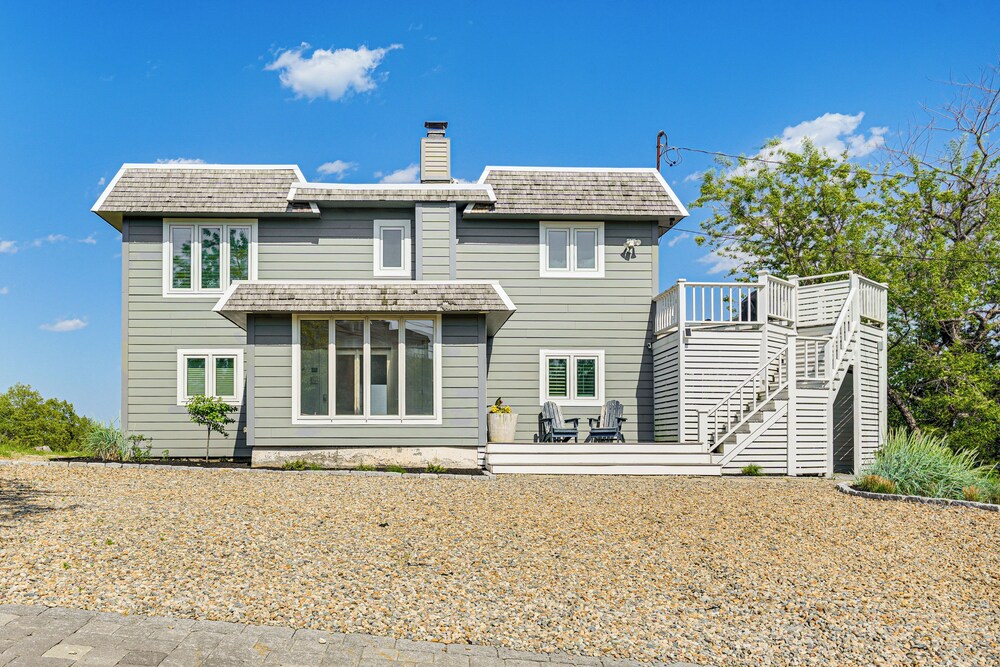 Elegant Gloucester Beach Getaway With Ocean Views!