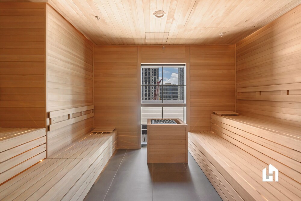 Stylish Apartments with Partial Ocean Views in Downtown