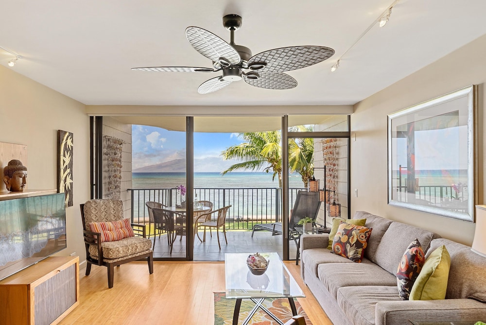 Kahana Reef 215 in Lahaina