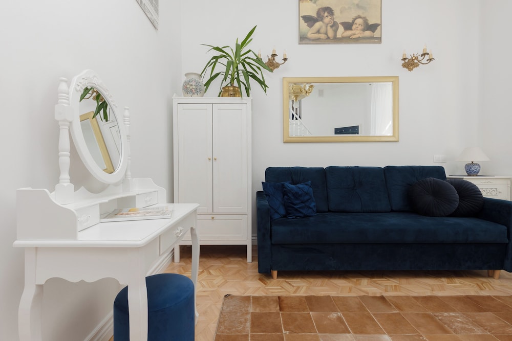 Unique Studio With Mezzanine by Renters view 4