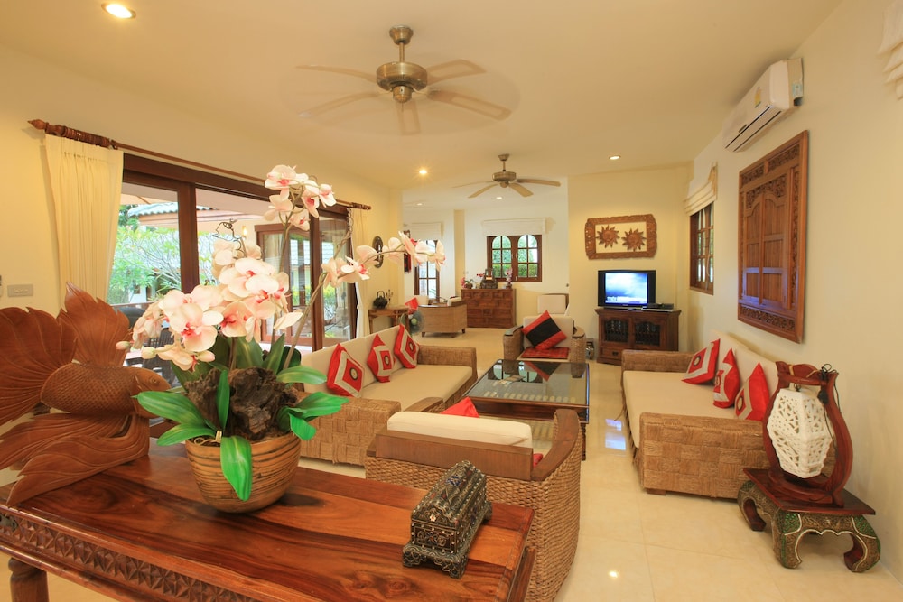 Idyllic Samui Beach Villa Resort
