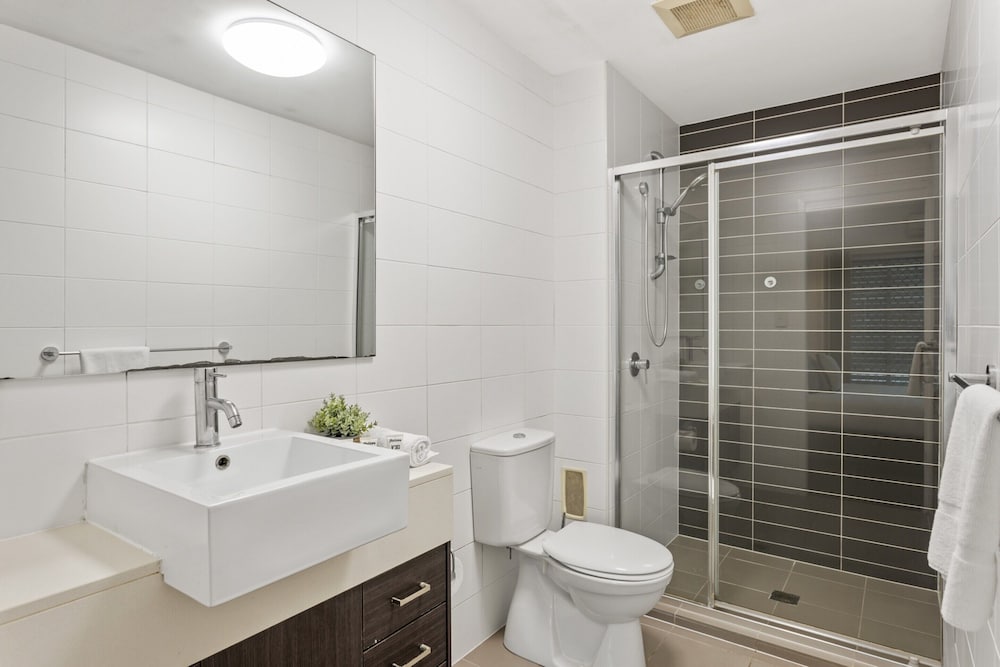 Central Cosy 2-bed With Pool and Near QUT & CBD