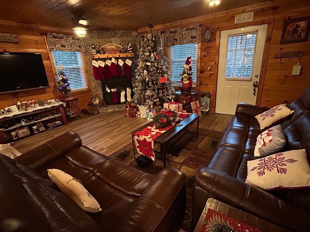 Riverside Retreat 4 Bedroom Cabin