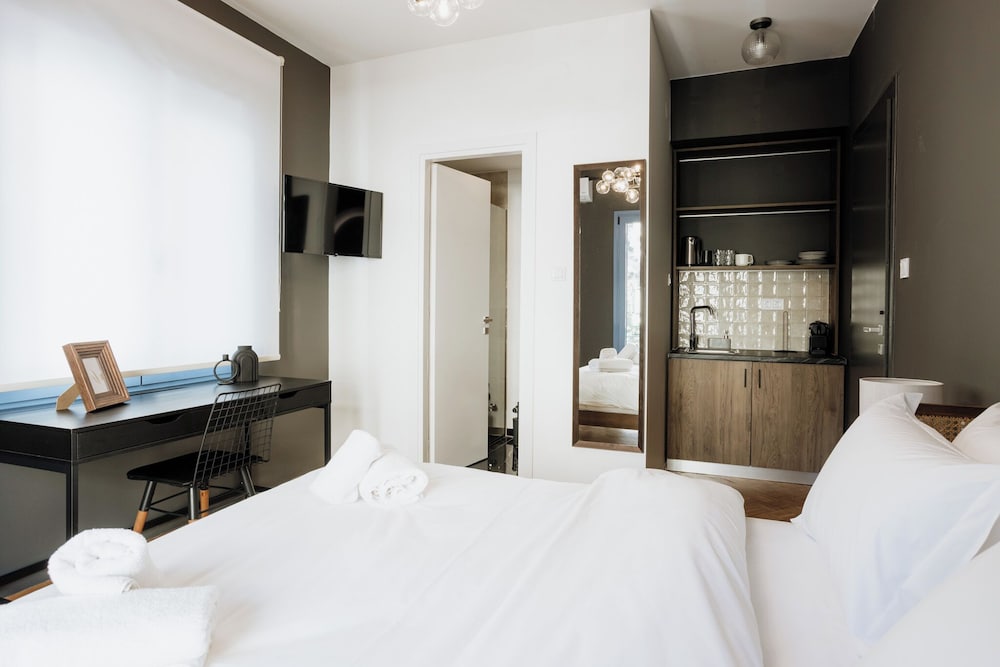 Canvas Color Your Stay