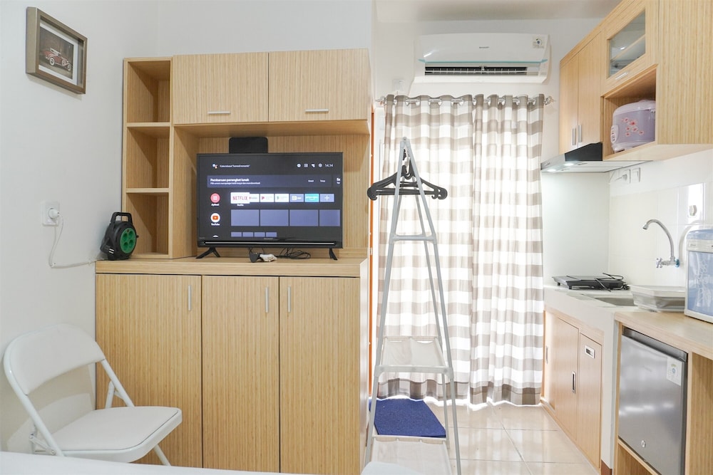 Homey And Minimalist Studio At Loftvilles City Apartment