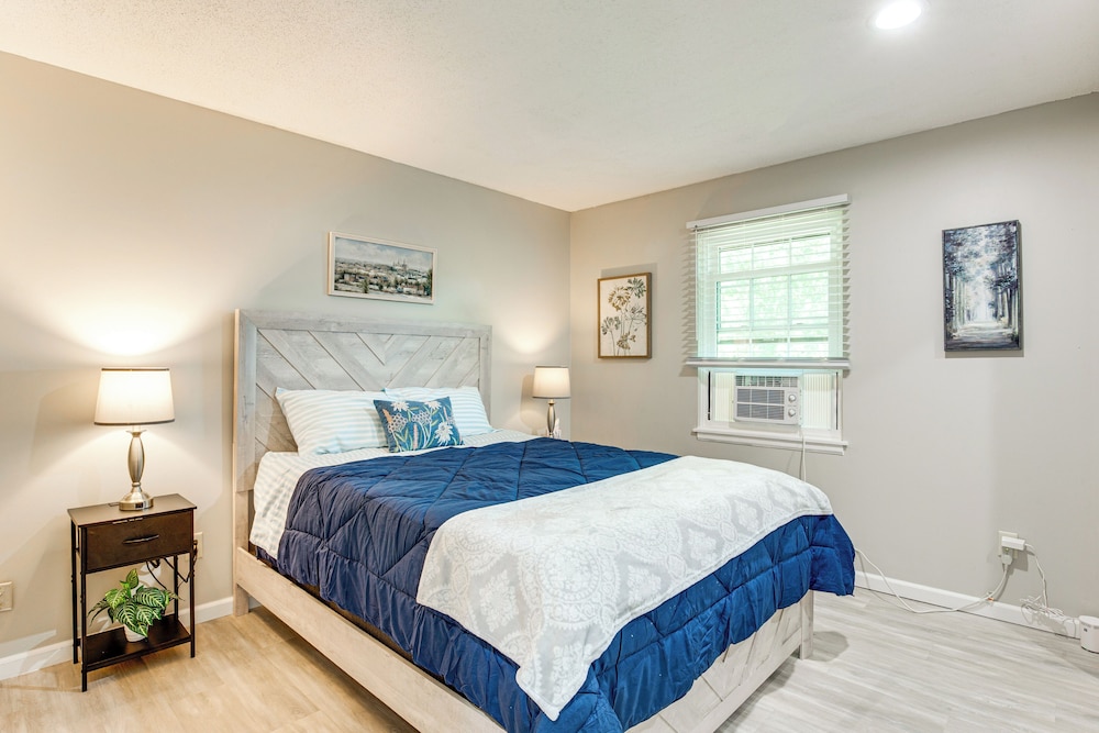Shop, Dine & Unwind: Walkable Overland Park Home