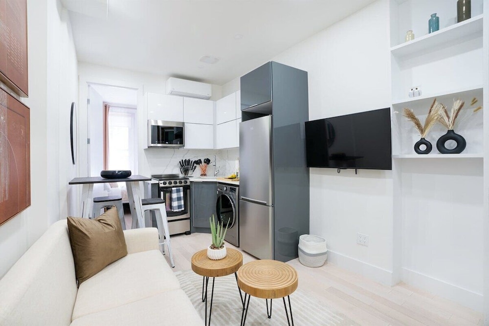 48 Midtown West Apt