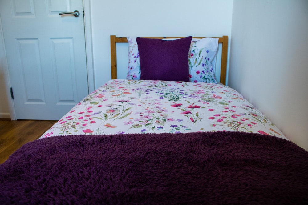 Charming 2-bed Fully Furnished Apartment in London view 3
