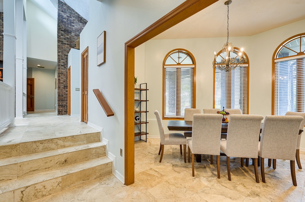 Tampa Vacations - Convenient Tampa Home: Lanai, Pool - Property Image 12