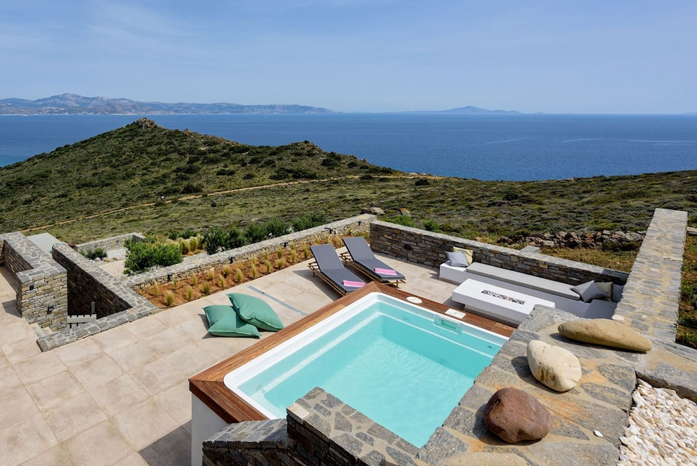 Rising Moon sea View Villa Near the Beach