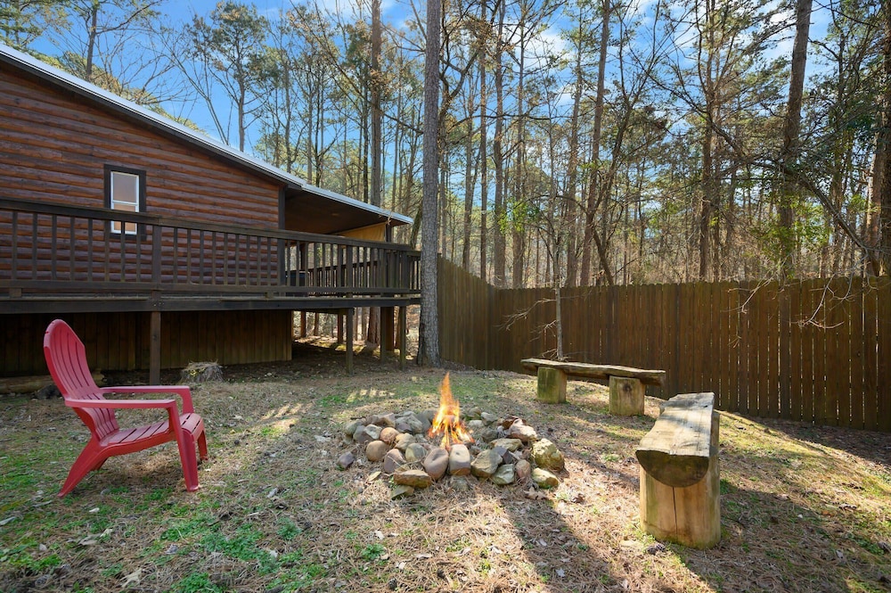 Outlaw Rose Cabin for 8!