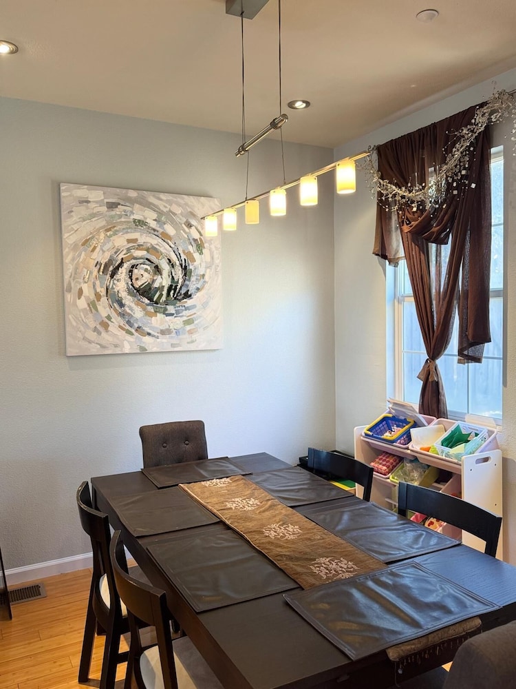 Large and Cozy Home 2BD 2BA Near SF