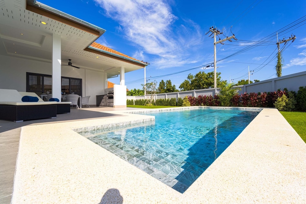 New Modern 3 Bedroom Villa MB35