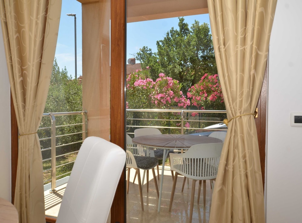 Elegant and Brigth Corner Apartments