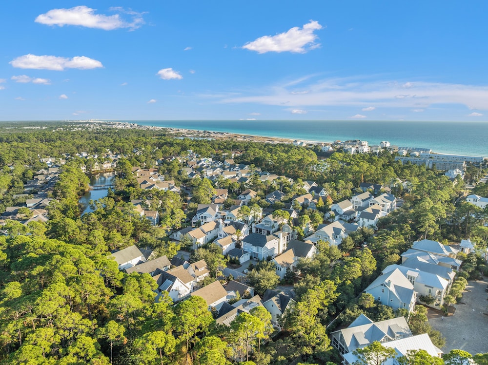 Sea Dlight: 3BR Beach Home Sleeps 10 With 4 Bikes in Watersound West