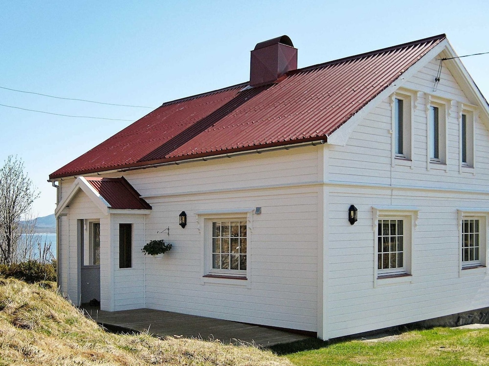 7 Person Holiday Home in Stonglandseidet