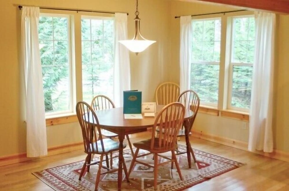 Mt Baker Lodging Cabin 95 - Sleeps 4 view 4