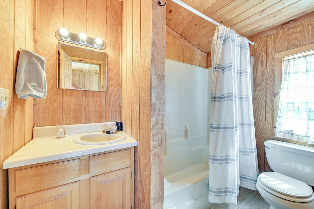 3 Mi to Catskill Scenic Trail: Stamford Cottage
