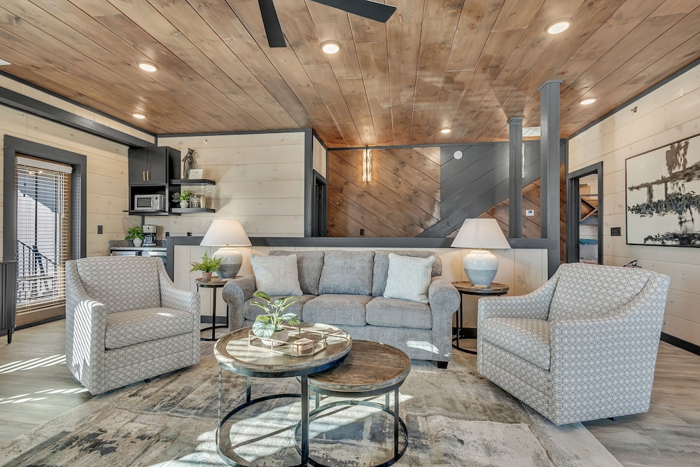 Cozy Cub Luxury Cabin Pigeon Forge