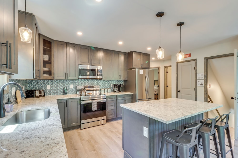 Hot Tub & Community Beach: Albrightsville Home!