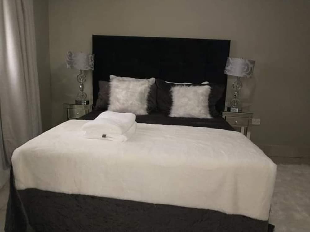 Spacious, With Great Design 2 Bedroomed Apartment view 2
