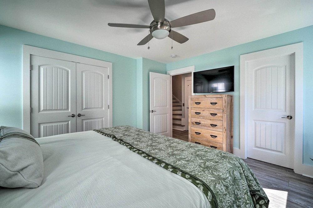 Kure Beach Townhome: Short Walk to the Beach! view 5