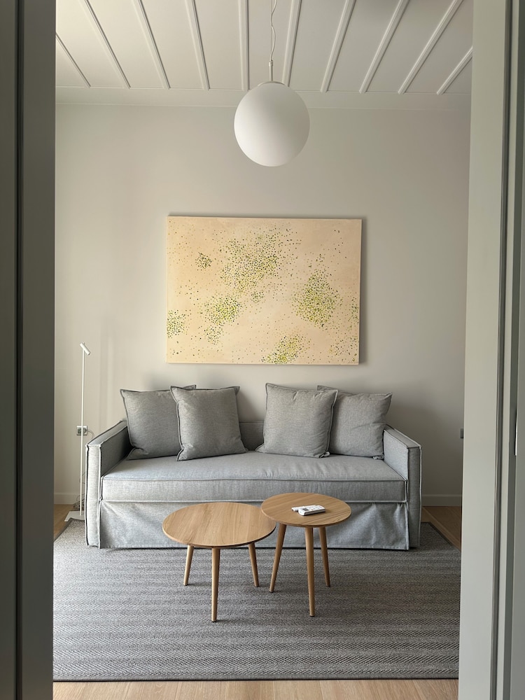 Amalie Suites