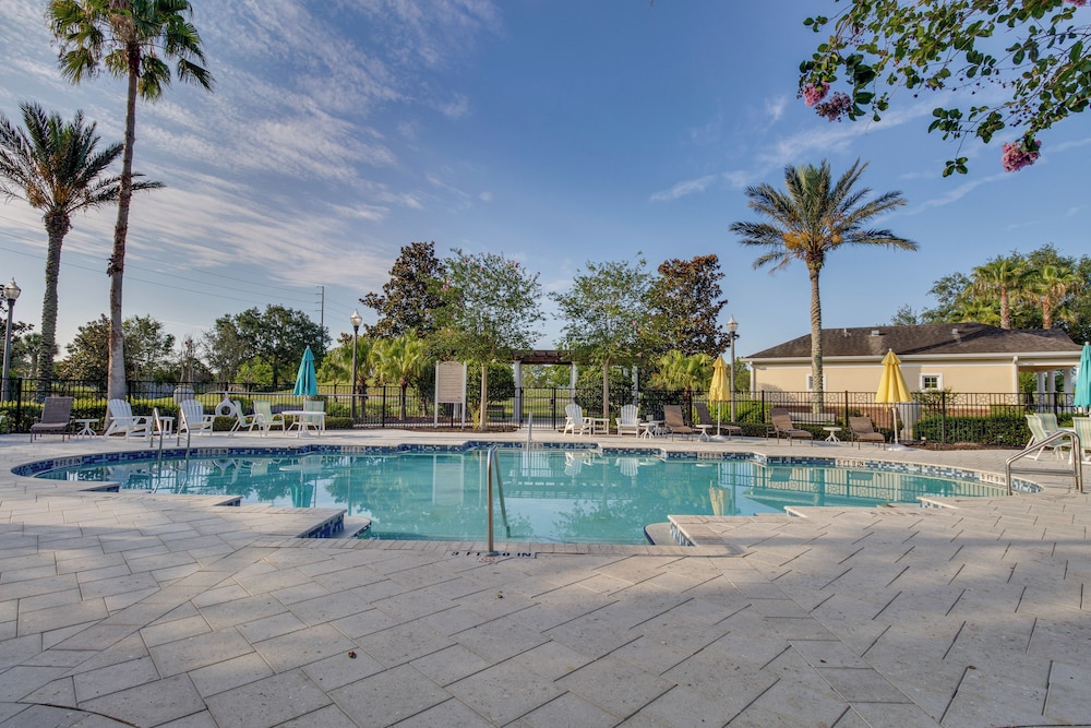 7 Mi to Disney World: Condo w/ 2 Balconies + Pools