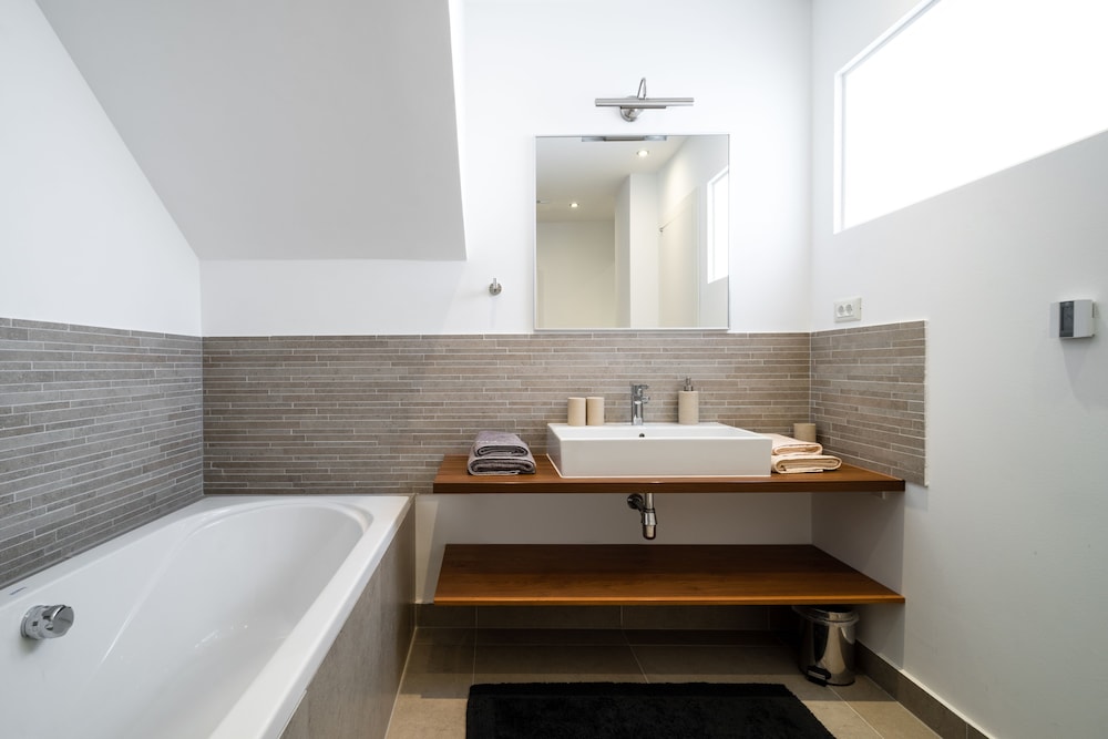 Acadia Beach Villas & Apartments, Slatine