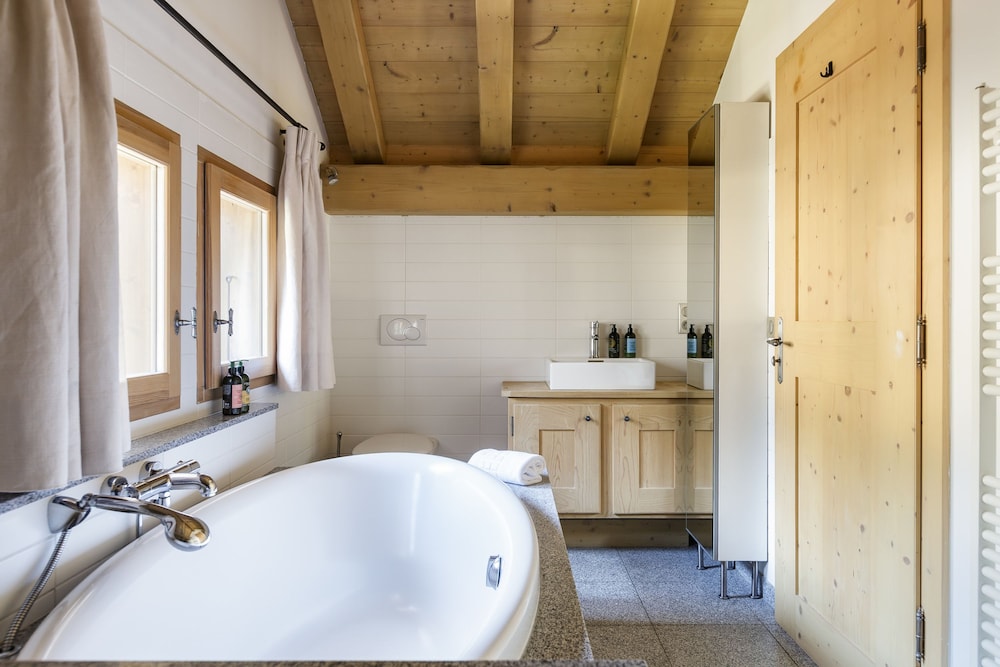 Chalet Les Tissourds 4 Central hot tub