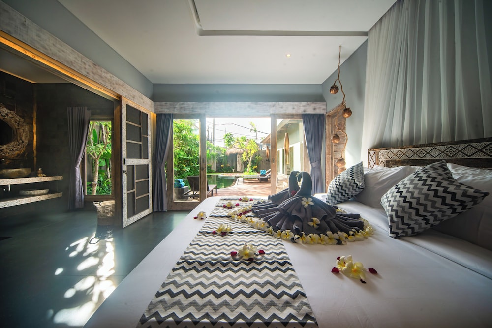 Luxury-Sang Villa-Central Sanur