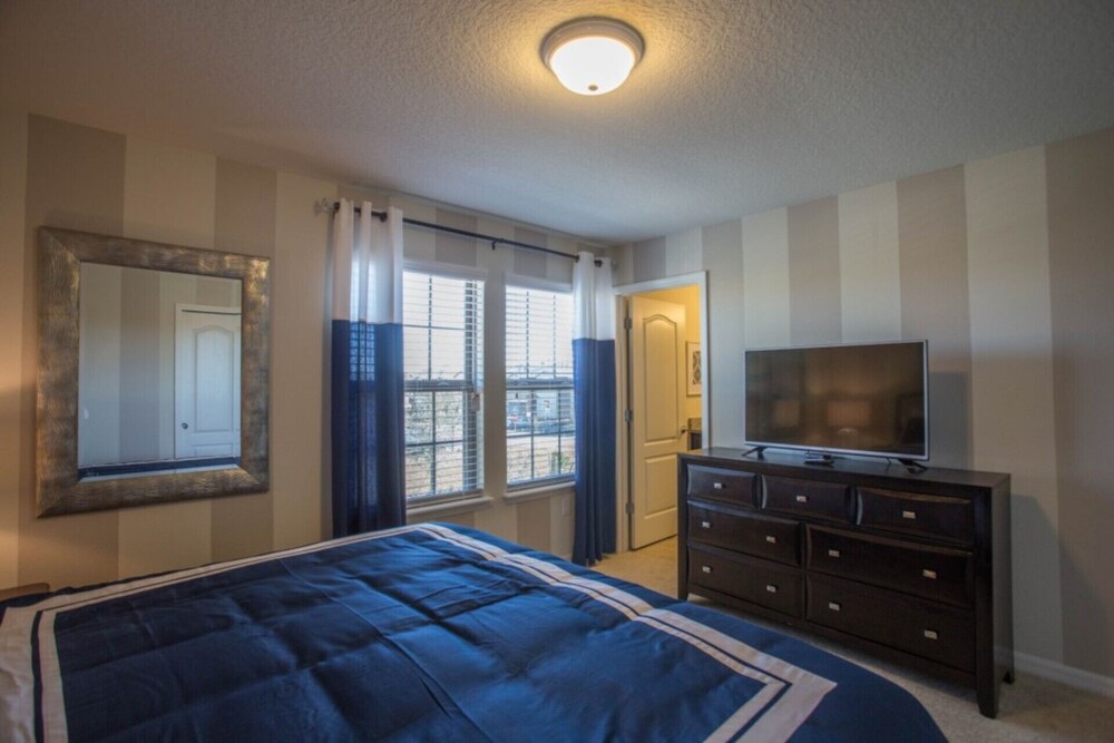 Villa in Windsor at Westside 1532 view 5
