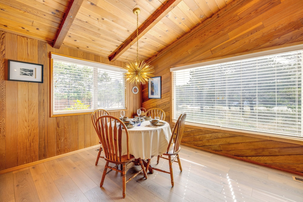 1/8 Mi to Neskowin Beach! Cozy Oregon Coast Home