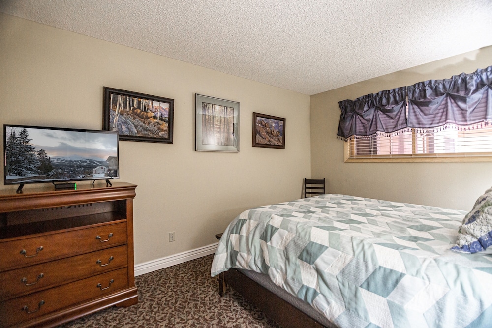 Longbranch 216 2 Bedroom Condo by RedAwning