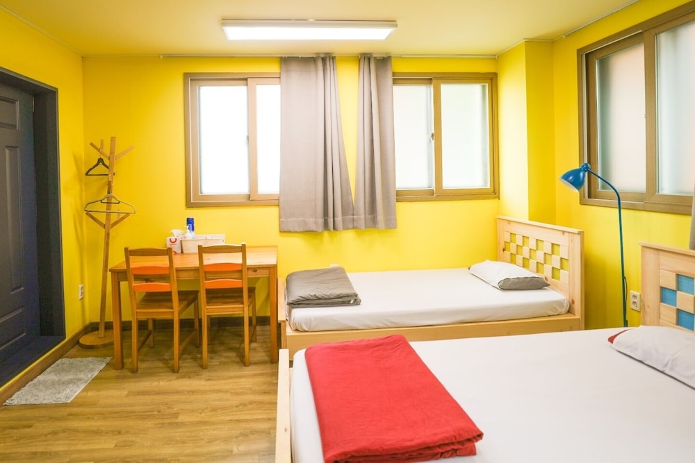 Midtown Hostel