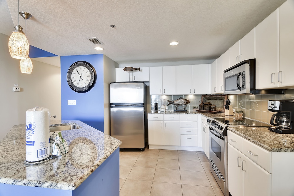 Grand Panama Beach Resort by Book That Condo