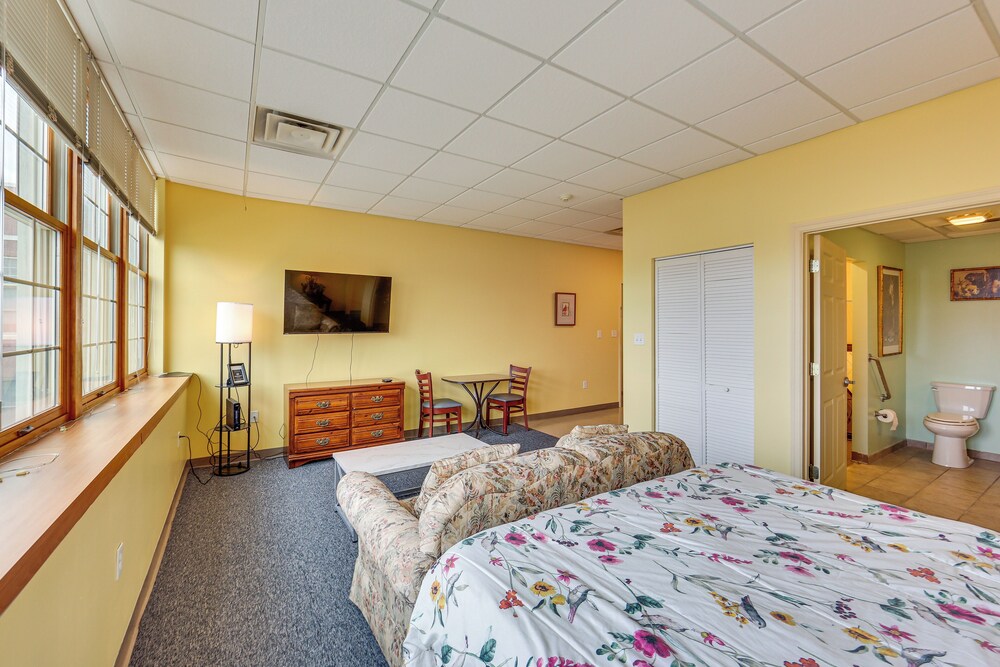 1 Mi to Allegheny River: New Kensington Studio!