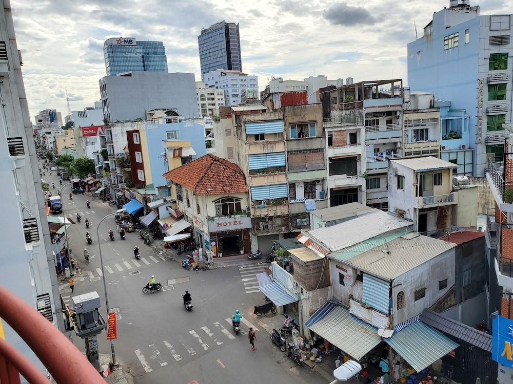 Grandma Lu - Banh Mi Coffee & Hostel