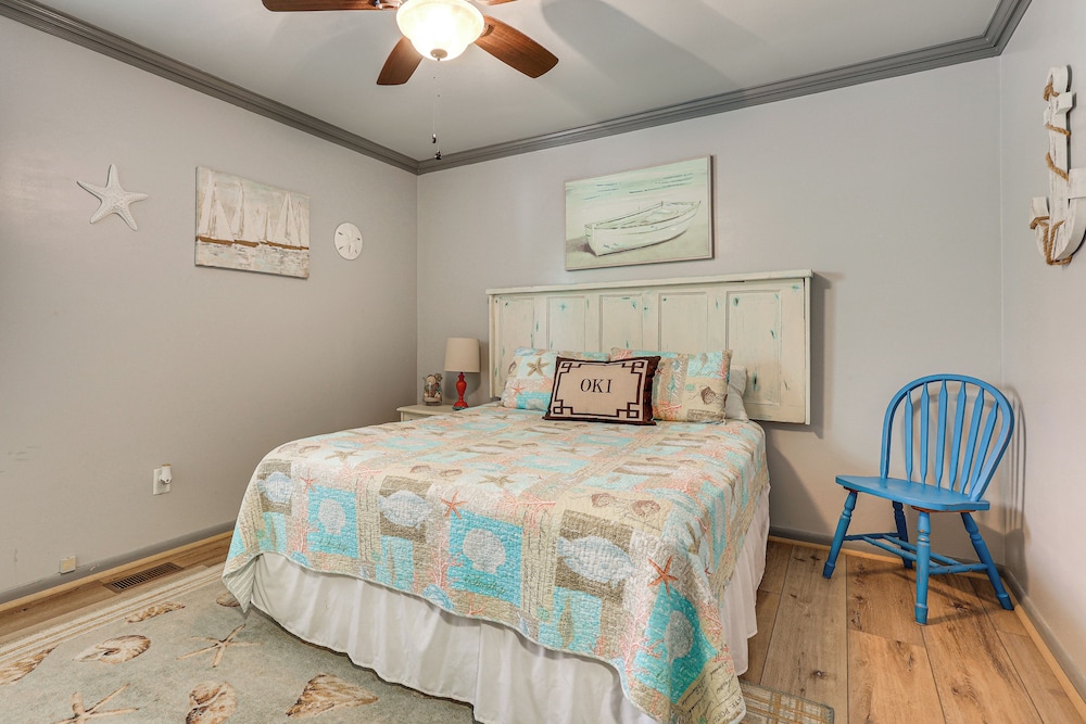 Play & Unwind, Oak Island Home < 2 Mi to Beach!