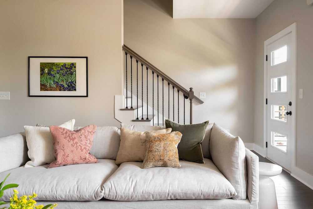 8 Nashville Homes w/ 21 Bedrooms, 21 Baths & Space for 74, Just Minutes From Broadways Nightlife, Dining, and Music Scene Cherokee by Avantstay