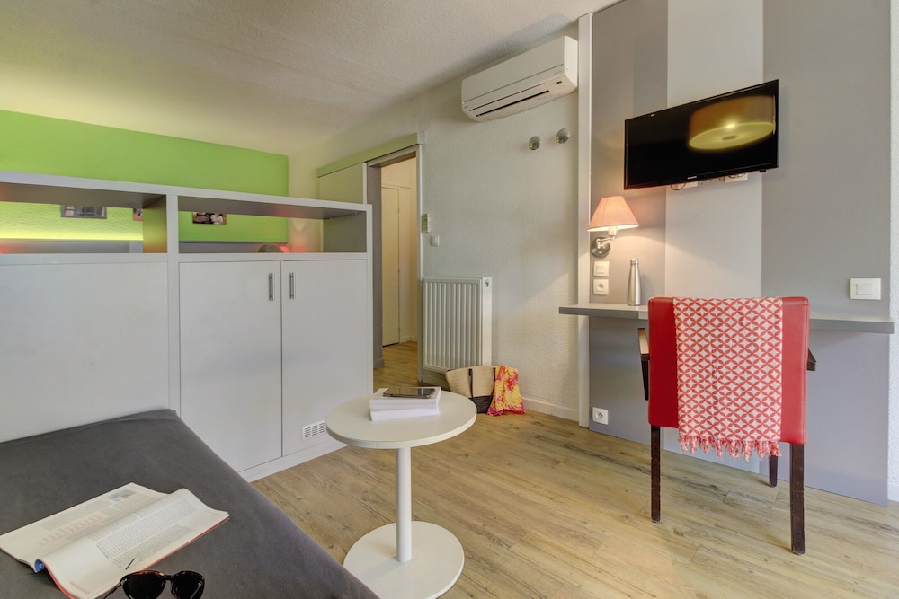 hotel room