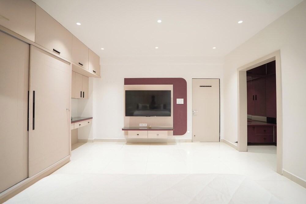 Aurelia Apartment By Red Olive 4bhk 30min Hitech