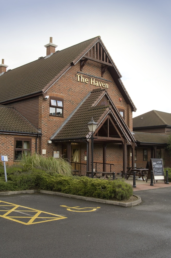 Premier Inn Grimsby 4