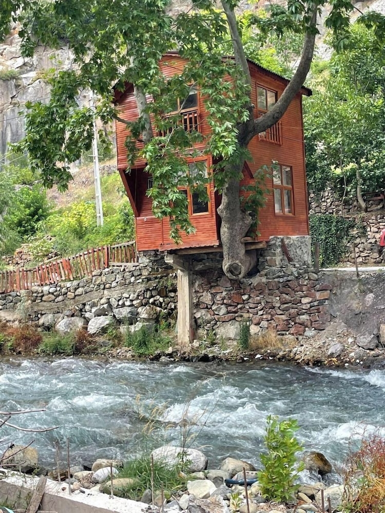 Kapuzbaşı Baştürk Tesisi