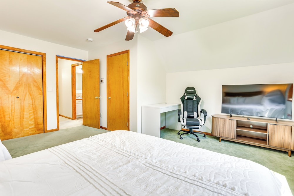 Home Theater & Game Room: Home in Glen Wild!