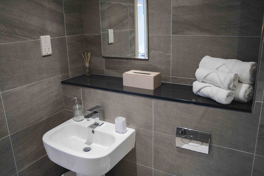 Staycay Modern Studio Apartment in Sheffield City Centre view 5